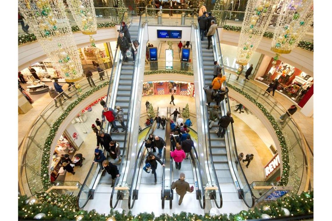 Einkaufszentrum in Dresden: Der Konsum zeigt sich dank der guten Lage auf dem Arbeitsmarkt erstaunlich robust. Foto: Sebastian Kahnert/zb/dpa