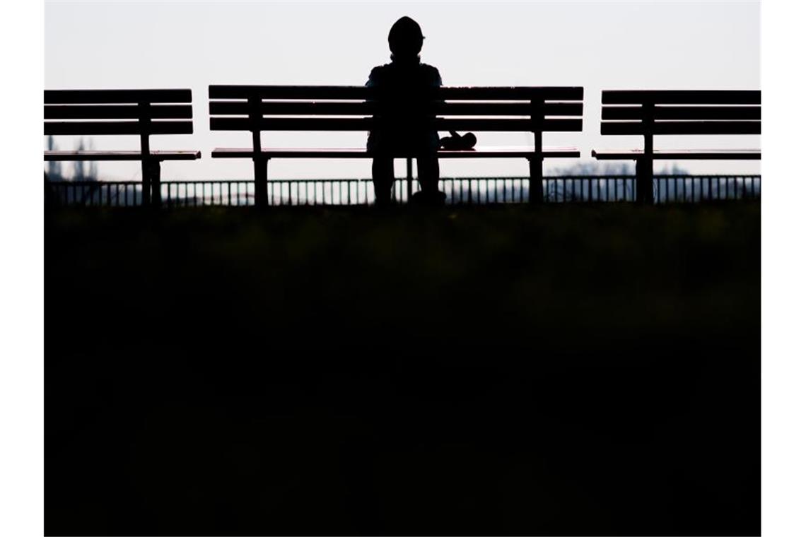 Einsamkeit ist ein großes gesellschaftliches Problem. Foto: Julian Stratenschulte/dpa