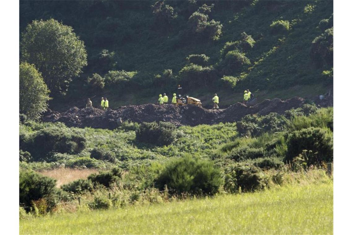 Nach heftigem Regen: Drei Tote bei Zugunglück in Schottland Einsatzkräfte arbeiten an der Unfallstelle nahe Stonehaven. Foto: Ian Rutherford/PA Wire/dpa