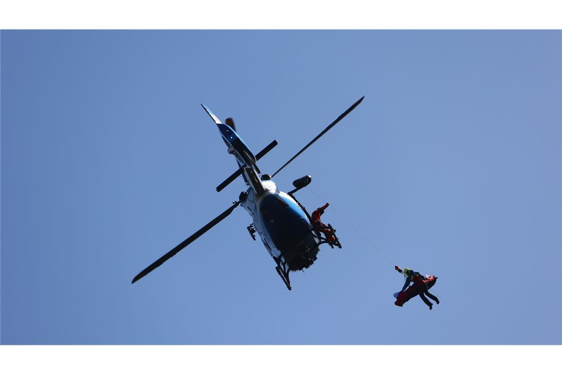 Bergwacht rettet unterkühlten Wanderer aus dem Schnee Einsatzkräfte der Bergwacht retteten den Wanderer. (Symbolbild)
