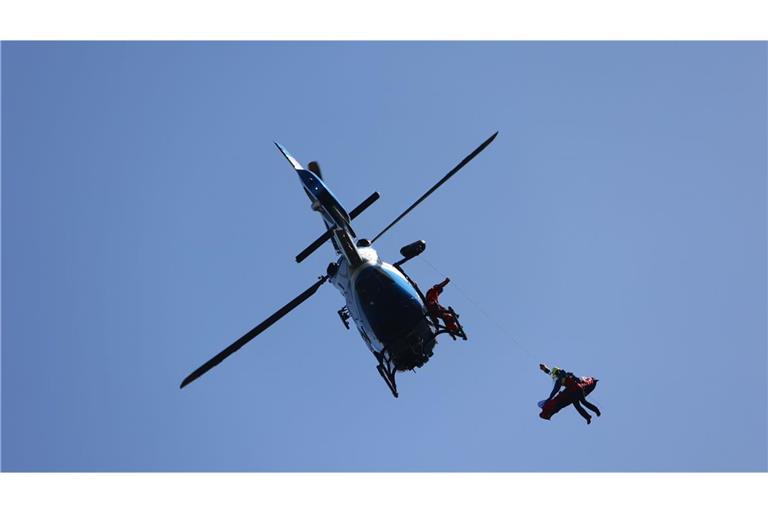 Bergwacht rettet unterkühlten Wanderer aus dem Schnee Einsatzkräfte der Bergwacht retteten den Wanderer. (Symbolbild)