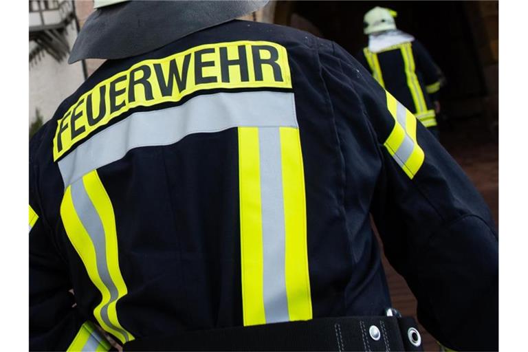 Einsatzkräfte der Feuerwehr. Foto: Swen Pförtner/dpa