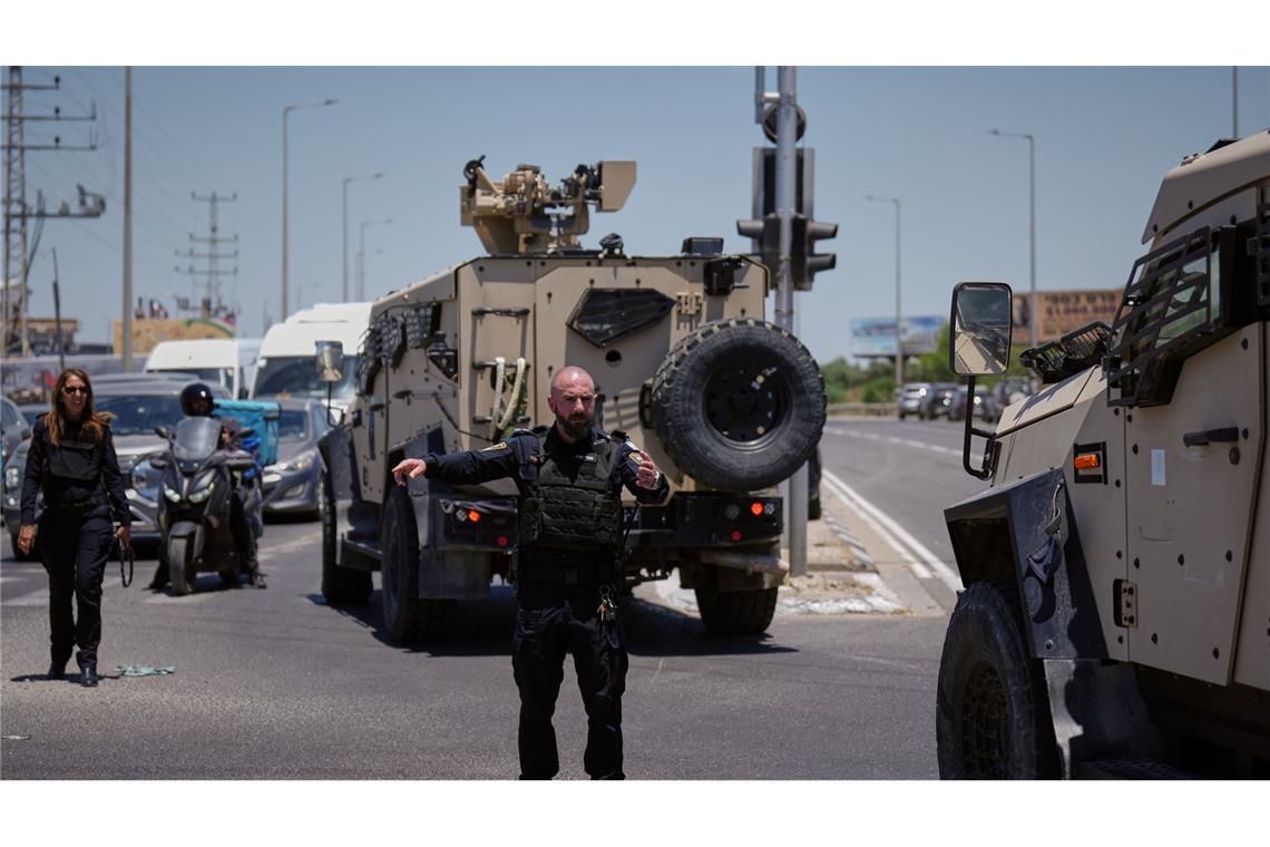 Einsatzkräfte der Polizei am Ort eines Anschlags in Israel.