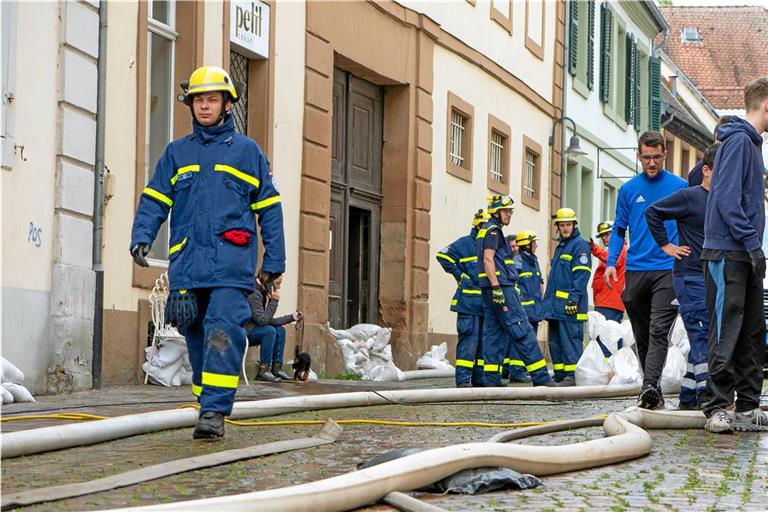 Einsatzkräfte des Technischen Hilfswerks haben in Zweibrücken insgesamt 50 Millionen Liter Wasser aus Kellern gepumpt. Foto: THW Backnang