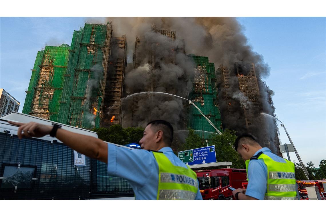 Einsatzkräfte sperrten das Gebiet weiträumig ab.