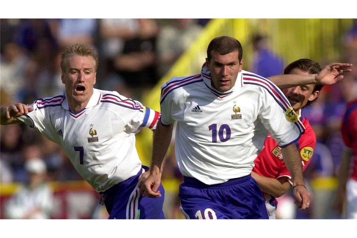 Einst ein kongeniales Duo im Nationalteam: Didier Deschamps (l.) und Zinédine Zidane. (Archivbild)