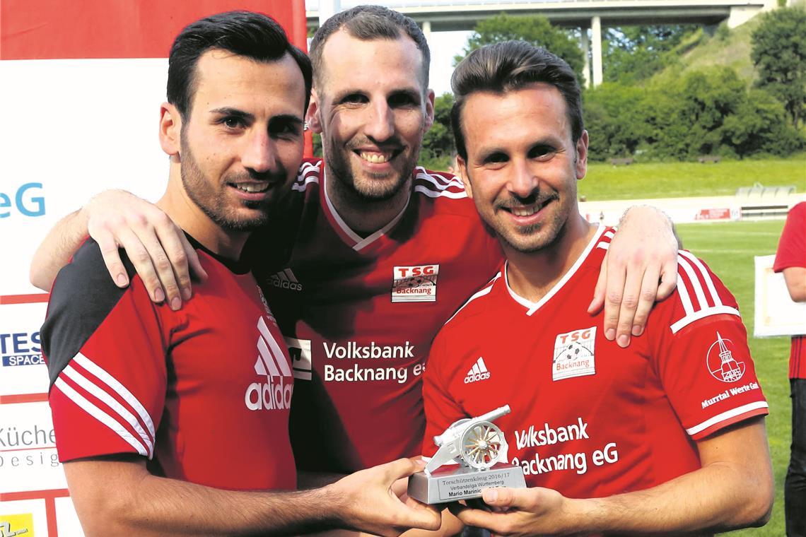 Einst gemeinsam für den Etwiesenverein am Ball, heute als sportlicher Leiter in Backnang. als Sportdirektor in Gmünd und als TSG-Trainer Gegner in der Oberliga: Oguzhan Biyik, Stephan Fichter und der ehemalige Torjäger Mario Marinic (von links).Archivfoto: Bernd Strohmaier