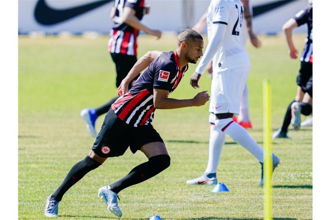 Eintracht mit Schwung nach Vaduz Eintracht-Neuzugang Djibril Sow beim Training. Foto: Uwe Anspach