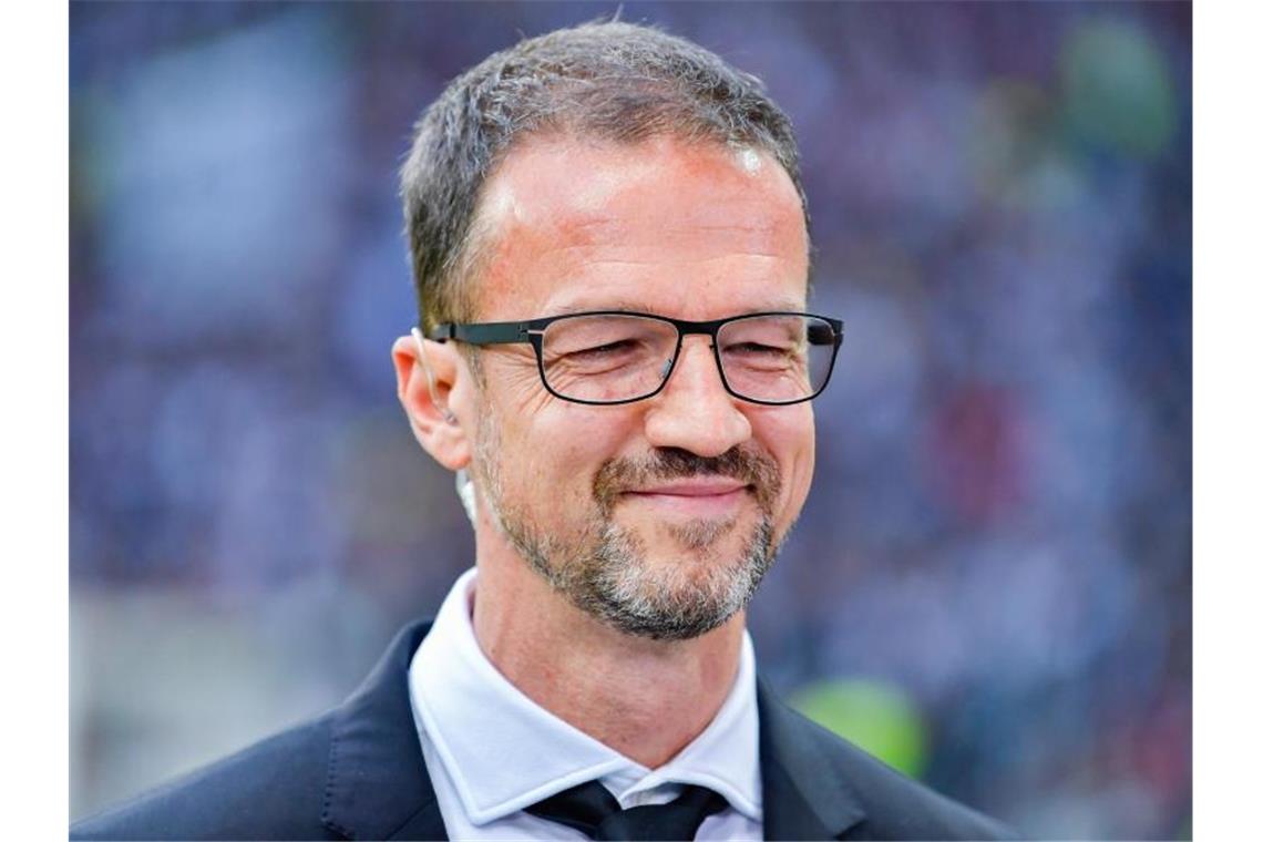 Frankfurt holt serbischen U21-Nationalspieler Joveljic Eintracht-Sportvorstand Fredi Bobic hat diesen Sommer viel zu tun in Sachen Transfers. Foto: Uwe Anspach