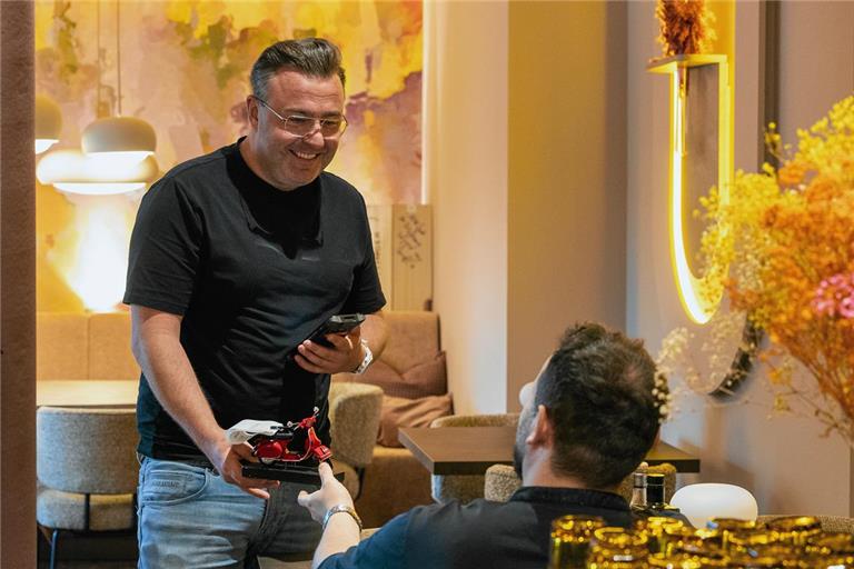 Einzelrechnungen sind für Toni Wahl im Restaurant Beppo grundsätzlich kein Problem, aber der Aufwand steigt bei größeren Gästegruppen. Foto: Alexander Becher