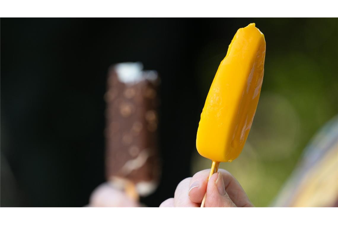 Eis am Stiel ist von einem Rückruf betroffen (Symbolbild).