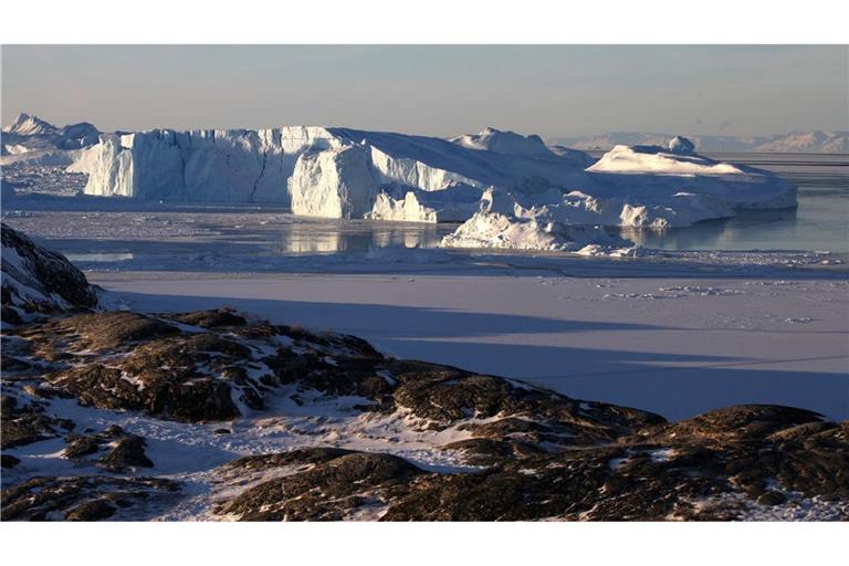 Eisberge in der Nähe des westgrönländischen Ortes Ilulissat.