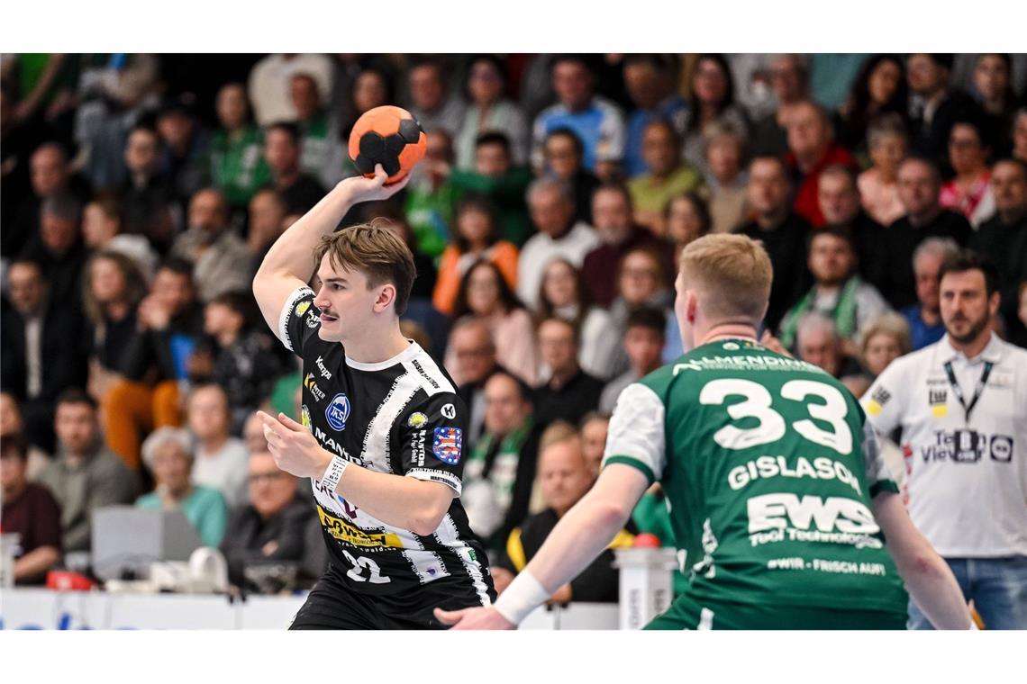 Eisenachs Spielmacher Felix Aellen bekam die Göppinger Abwehr um Ymir Gislason nicht immer in den Griff.