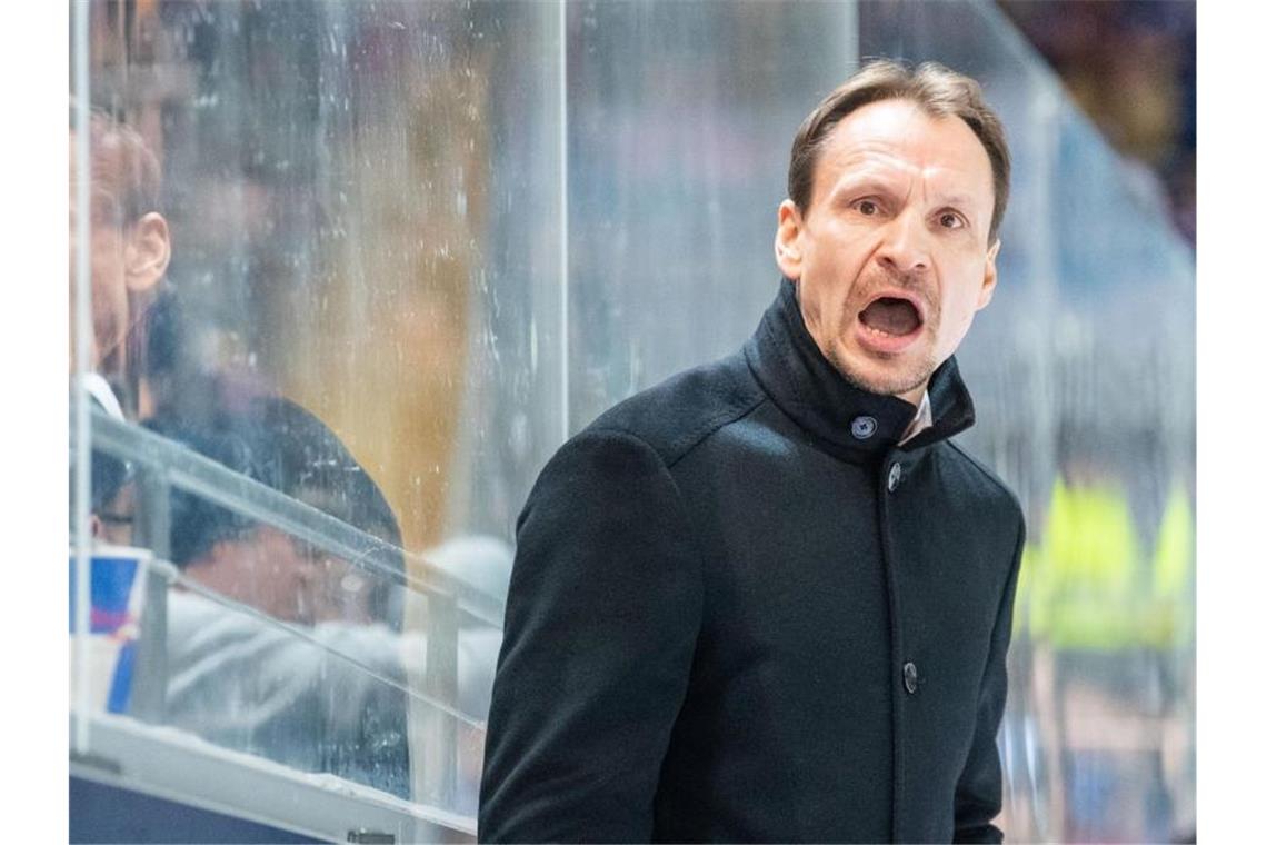 Eishockey Trainer Pavel Gross. Foto: Lino Mirgeler/dpa/Archivbild