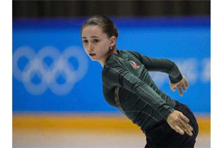 Eiskunstläuferin Kamila Walijewa darf im olympischen Einzelwettbewerb starten. Foto: Bernat Armangue/AP/dpa