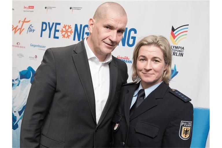 Eisschnellläuferin Claudia Pechstein und ihr Lebensgefährte Matthias Große. Foto: Jörg Carstensen/dpa
