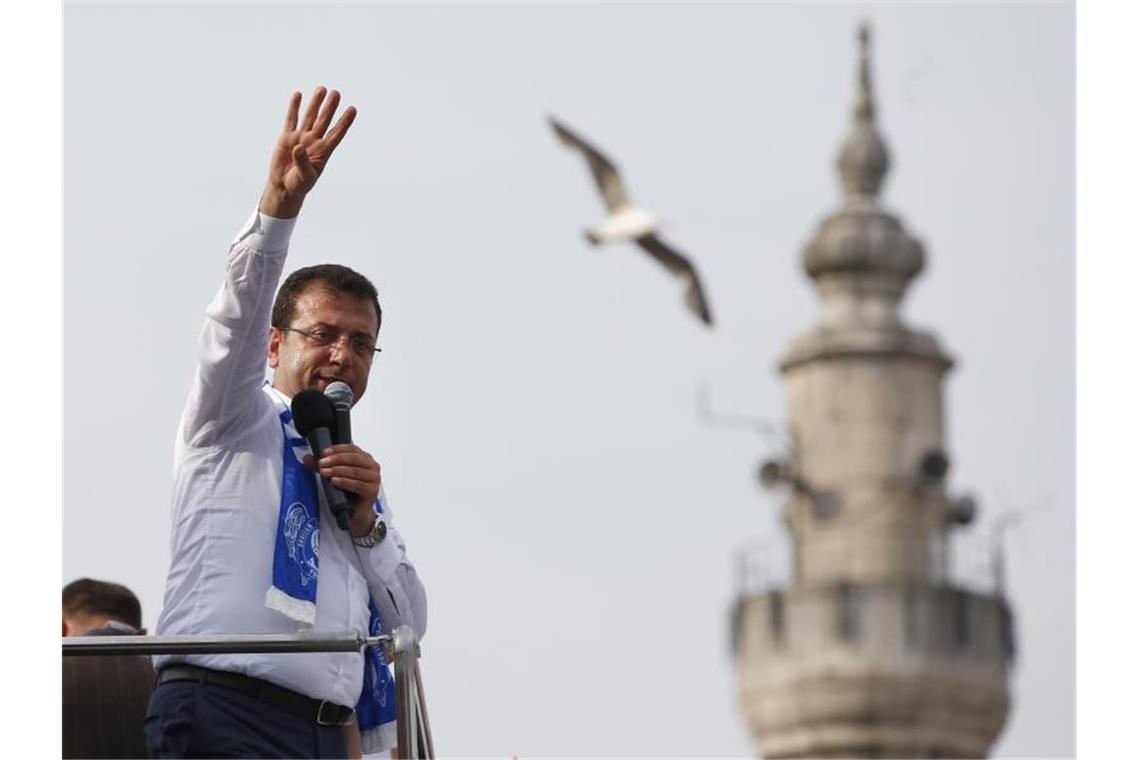 Ekrem Imamoglu hatte die Bürgermeisterwahl in Istanbul am 31. März 2019 knapp vor seinem Herausforderer Yildirim gewonnen. Allerdings annullierte die Hohe Wahlkommission die Abstimmung und ordnete die Wiederholung an. Foto: Lefteris Pitarakis/AP