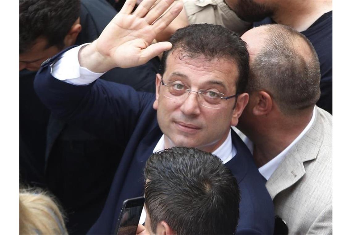 Istanbul-Wahl wird zur krachende Ohrfeigen für Erdogan Ekrem Imamoglu von der Mitte-Links-Partei CHP hat die Bürgermeisterwahl in Istanbul gewonnen. Foto: Lefteris Pitarakis/AP