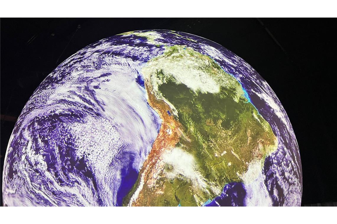 Wie La Niña das Wetter weltweit prägen wird El Niño und La Niña begünstigen Extremwetter in vielen Weltregionen. El Niño treibt die globale Durchschnittstemperatur in die Höhe, während La Niña einen kühlenden Effekt hat.