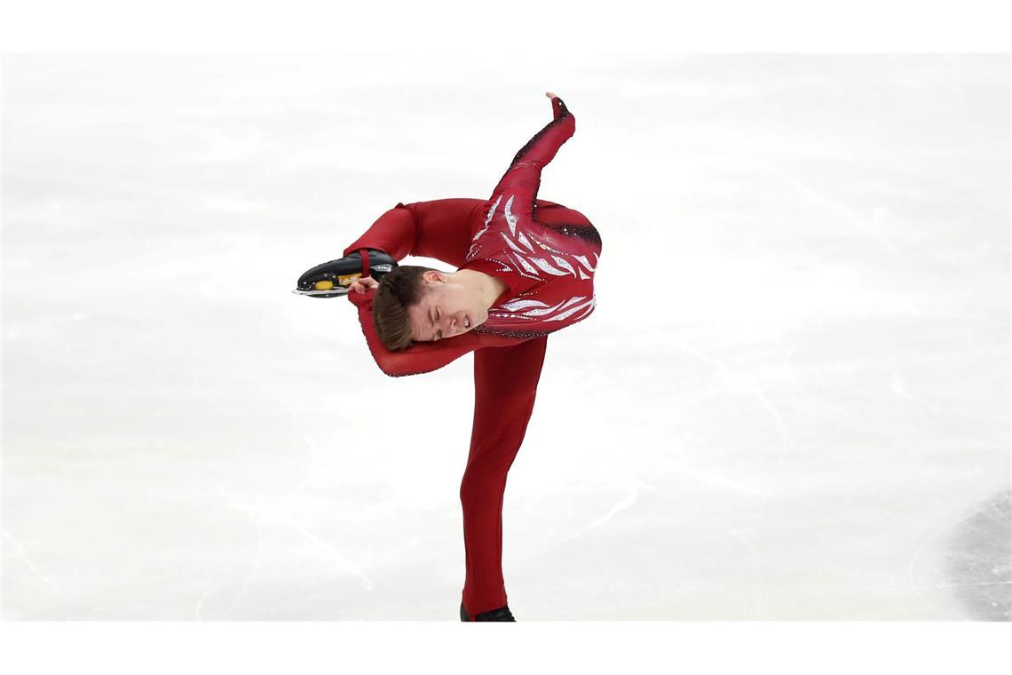 Elegenat auf dem Eis: Nikita Starostin aus Deutschland beeindruckt bei der Europameisterschaft im Eiskunstlauf mit seinem Talent.