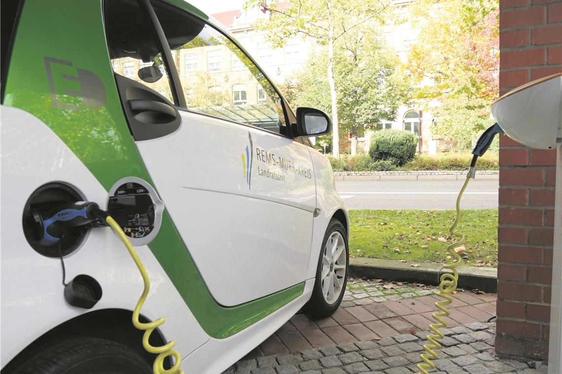 Elektrofahrzeuge sind schon vielerorts im Einsatz, beispielsweise beim Landratsamt. Diskutiert wurde so etwas jetzt auch in Aspach wegen eines neuen Transporters für den Bauhof. Archivfoto: Landratsamt