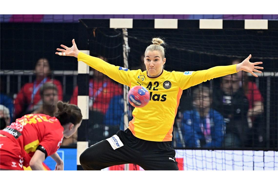 Elf Paraden und drei Treffer gegen Montenegro: Torhüterin Katharina Filter.