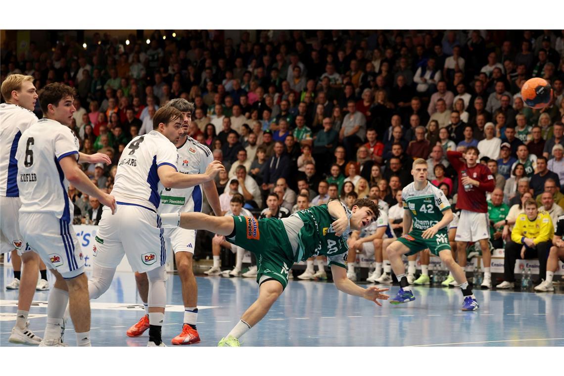 Elias Newel tankt sich durch.