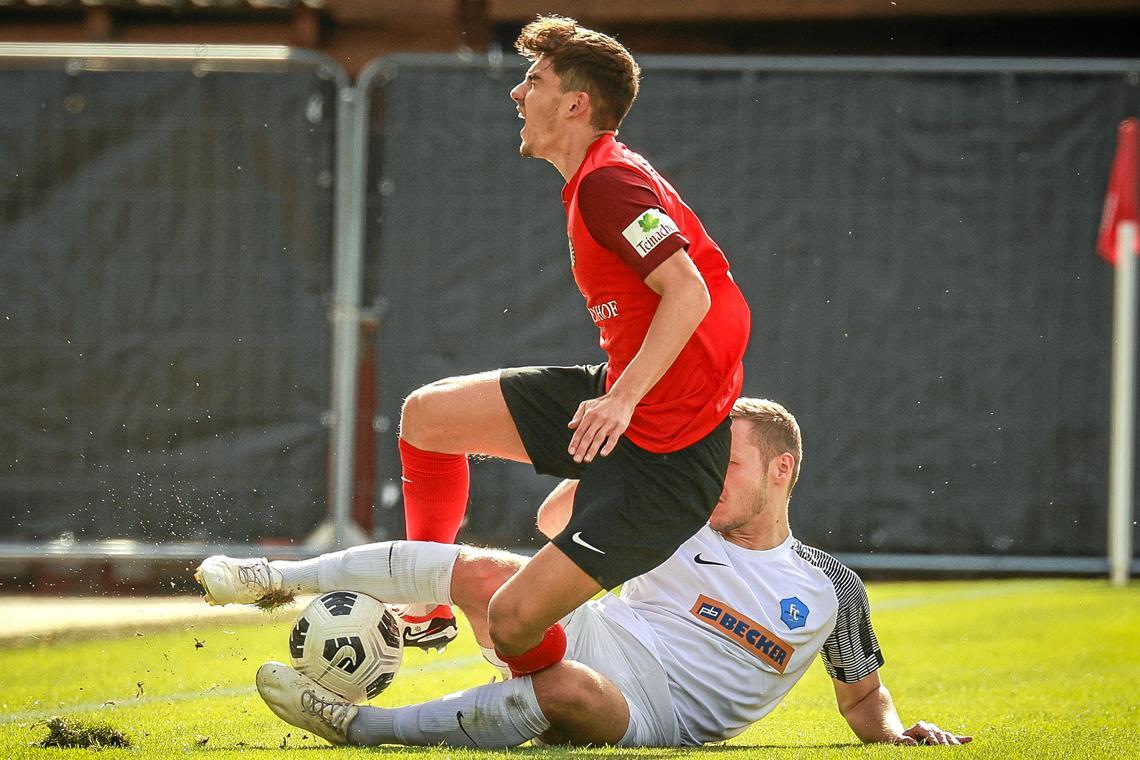 Elias Rahn erlebte als Fußballer bereits einige harte Tage. Diese Saison läuft es aber für ihn und die SG Sonnenhof. Foto: Alexander Becher