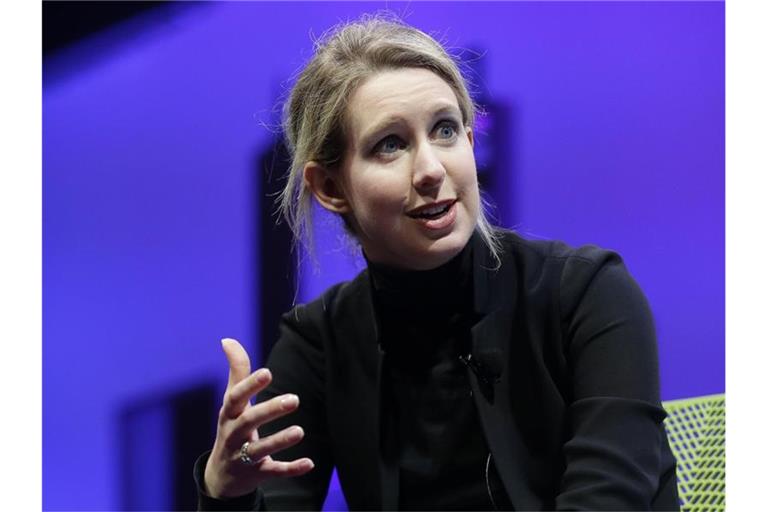 Elizabeth Holmes, Gründerin und ehemalige Chefin des Bluttest-Start-ups Theranos, spricht im Fortune Global Forum. Foto: Jeff Chiu/AP/dpa