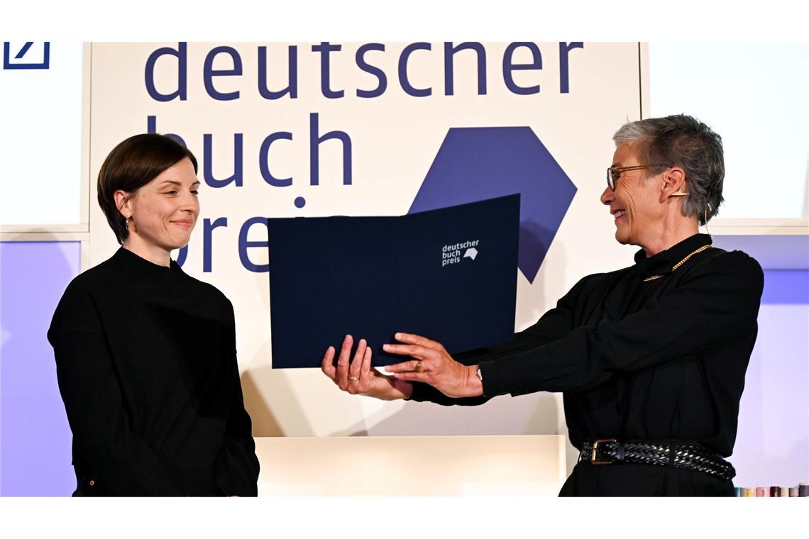 Elmiger erhält den Preis an ihrem 40. Geburtstag