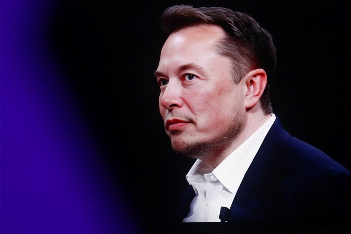 Elon Musk – Bleibt mit 775 Milliarden Dollar klar die Nummer eins der Welt und nähert sich der 800-Milliarden-Marke.