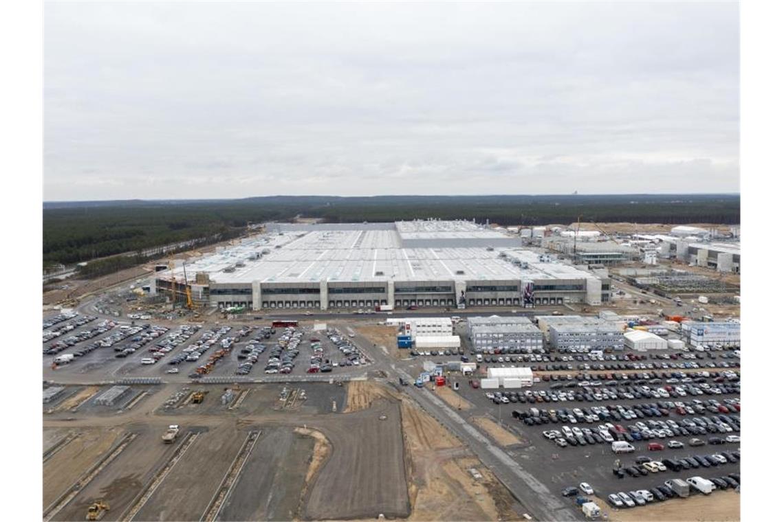 Tesla-Produktionsstart in Brandenburg verzögert sich weiter Elon Musk hatte die „Gigafabrik“ in Brandenburg Ende 2019 angekündigt und im Februar 2020 mit den Arbeiten begonnen. Foto: Christophe Gateau/dpa