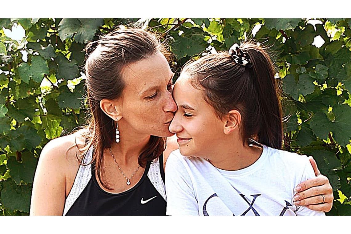 Elsa Pfeiffer mit ihrer Tochter Lea in glücklicheren Zeiten. Lea ist immer noch in Slowenien.