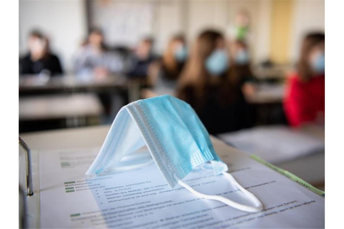 Noch kein Normalbetrieb an Schulen nach dem Sommer Eltern, Schüler und Lehrkräfte können auch im kommenden Schuljahr nicht mit Normalbetrieb rechnen. Foto: Matthias Balk/dpa
