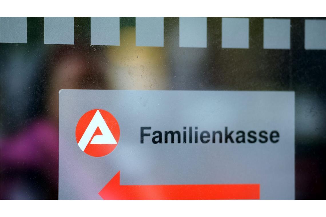 Eltern sollen sich Anträge auf Kindergeld künftig sparen können. (Symbolbild)