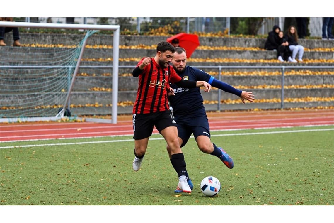 Elvir Gashi (links) spielt seit über drei Jahren für den KF Kosova Bernhausen – nun in der Kreisliga A. In seiner ersten Saison gelangen ihm 43 Treffer in 22 Einsätzen in der Kreisliga B4.