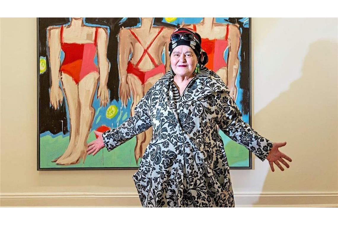 Abenteuer Frau – mit uns näher dran an Elvira Bach Elvira Bach in ihrer Ausstellung „So rot, so rot“ in der Berliner Galerie Klaus Gerrit Friese