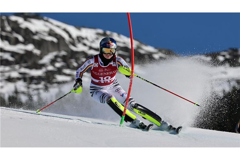 Emma Aicher belegt den zweiten Platz im Slalom von Are