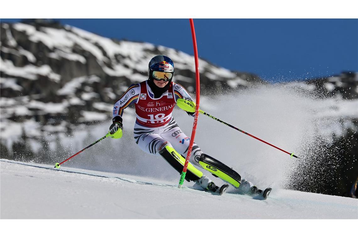 Emma Aicher darf weiter vom Gesamtweltcup träumen.