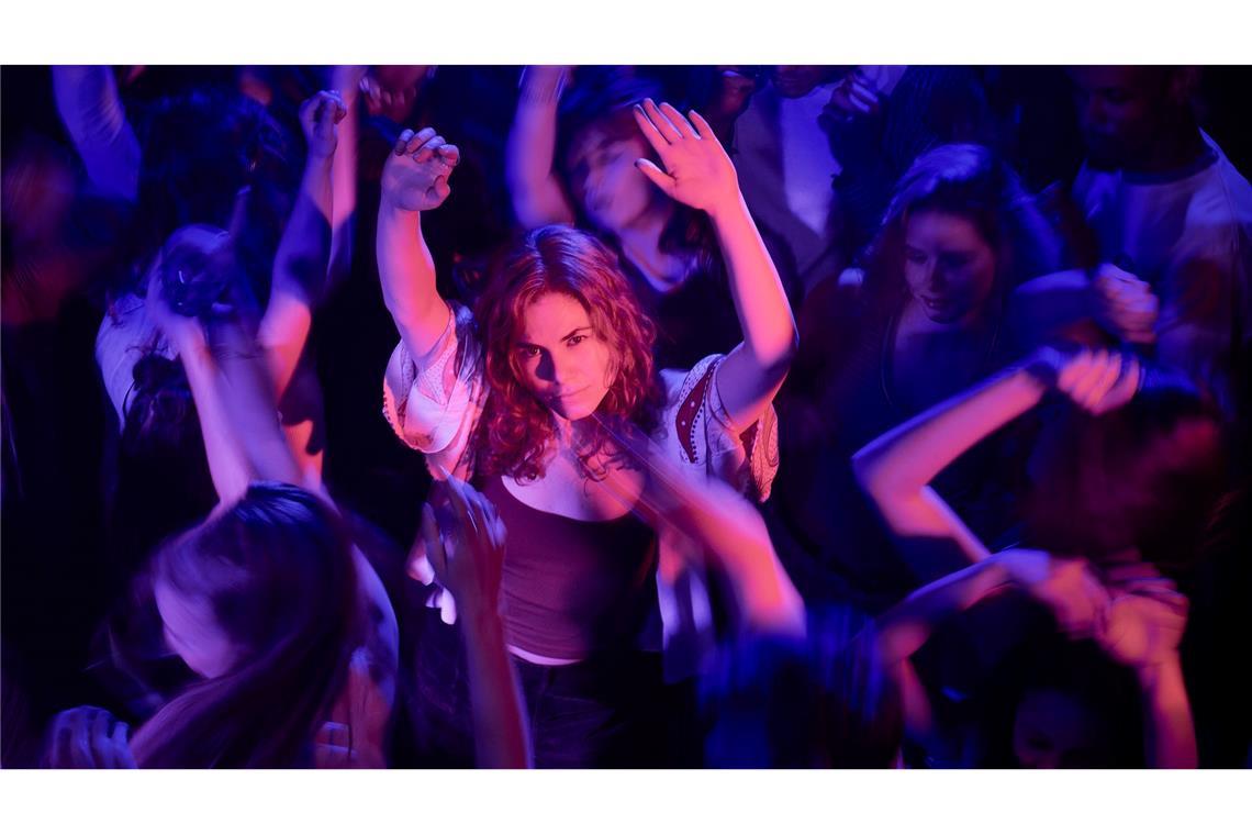 So viel Leben zu leben - die Serie "Don't Fall, Dance" Emma hat ihre Leidenszeit hinter sich gelassen und sprüht nun vor Lebensfreude.