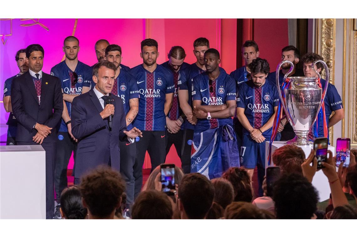 Emmanuel Macron empfängt das Team von PSG.