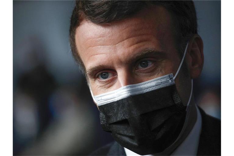 Emmanuel Macron pochte lange darauf, dass die Schulen in der Krise unbedingt geöffnet bleiben sollen. Foto: Yoan Valat/EPA POOL/AP/dpa