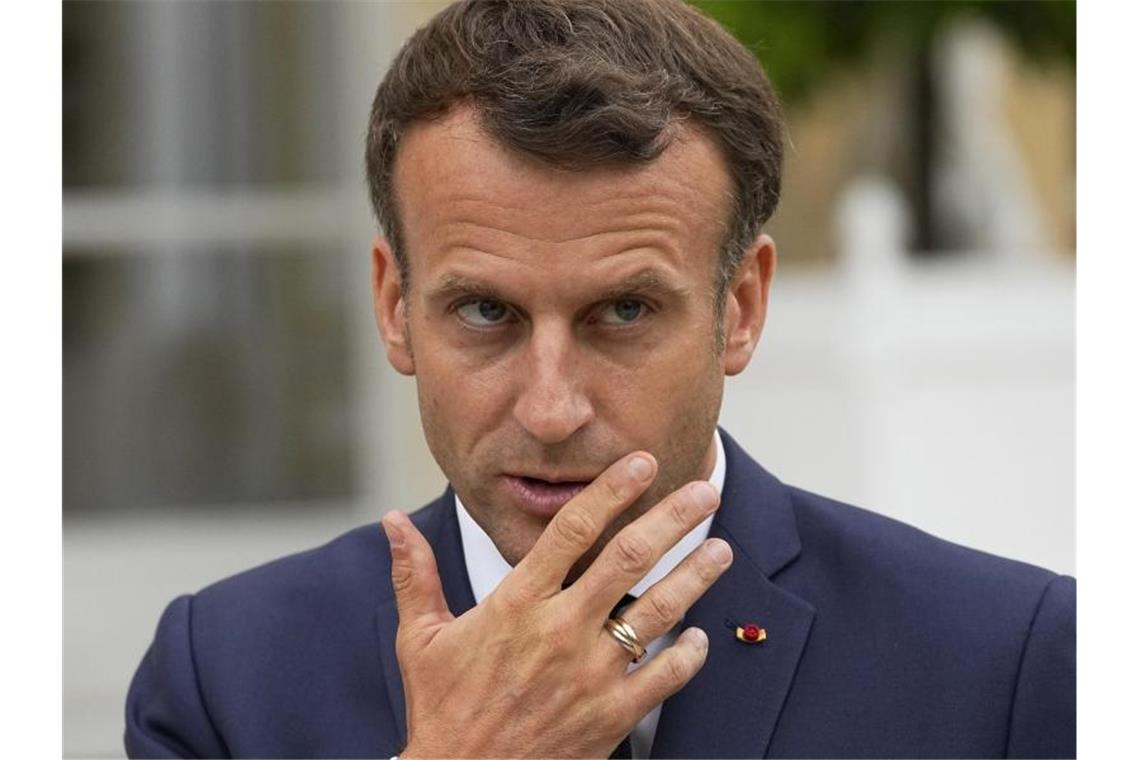 Emmanuel Macron , Präsident von Frankreich, empfängt von der Leyen, Präsidentin der Europäischen Kommission, im Elysee-Palast. (Archivbild). Foto: Michel Euler/AP/dpa/Archivbild