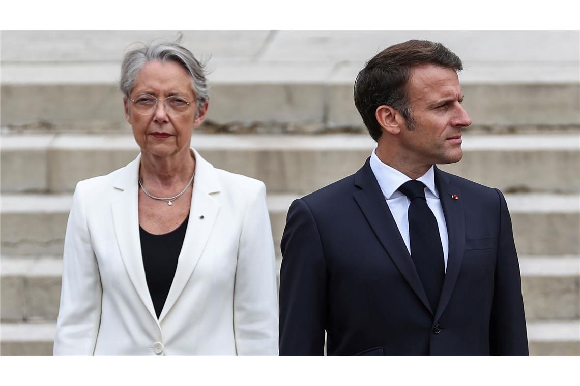 Emmanuel Macron (r.) muss den Posten von Élisabeth Borne neu besetzen.