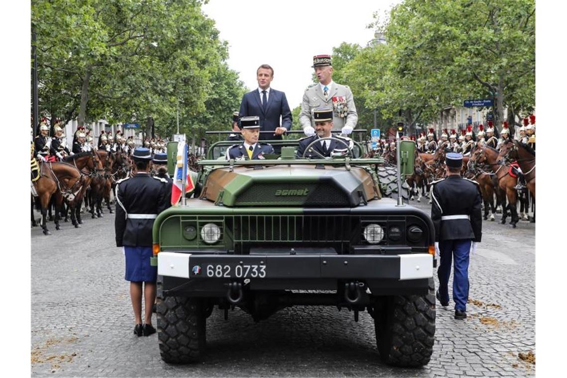 Emmanuel Macron setzt mit der diesjährigen Parade ein Zeichen für das Europa der Verteidigung. Foto: Ludovic Marin/POOL AFP