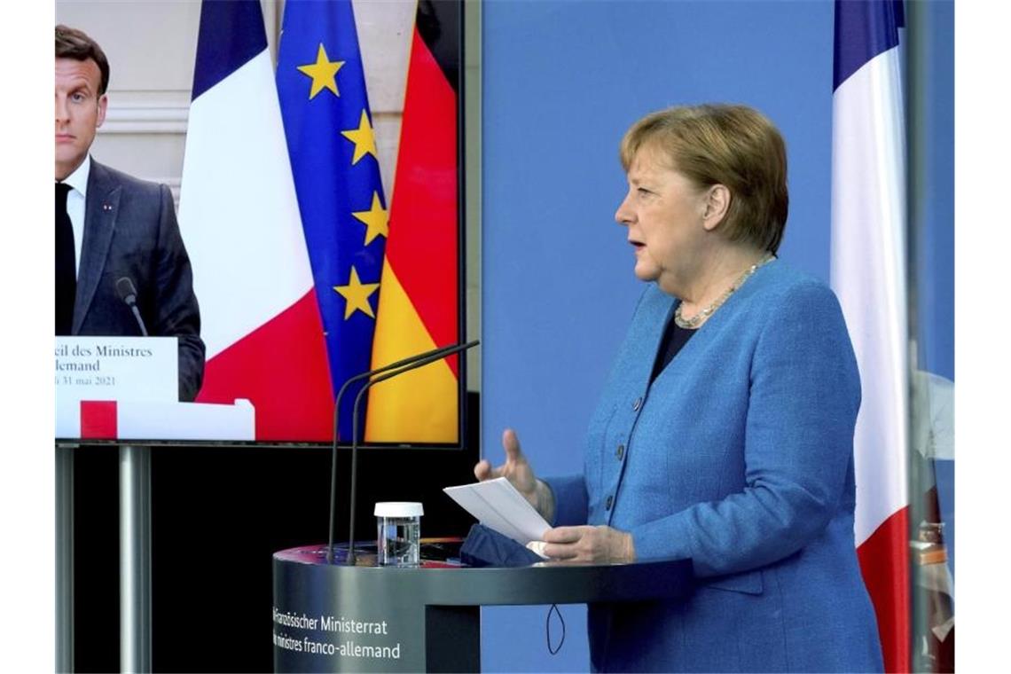 Macron und Merkel: Abhören von Verbündeten „inakzeptabel“ Emmanuel Macron und Angela Merkel sind bei der Spionage-Affäre einer Meinung. Foto: Michael Sohn/POOL AP/dpa