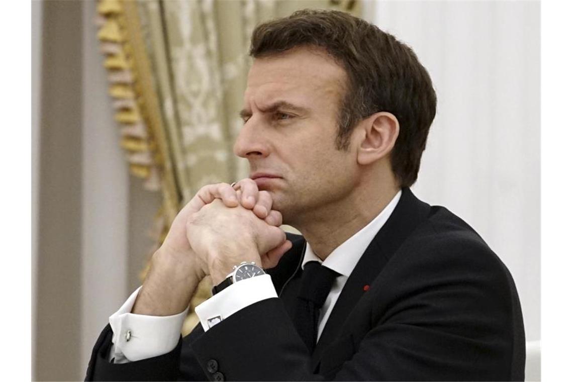 Scholz, Macron und Duda: Krieg in Europa verhindern Emmanuel Macron während des Treffens mit Wladimir Putin im Kreml. Foto: Sputnik Kremlin/AP/dpa