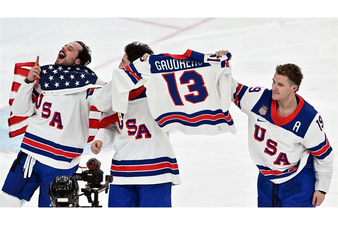 Emotionale Geste nach dem Sieg im Eishockey-Finale.