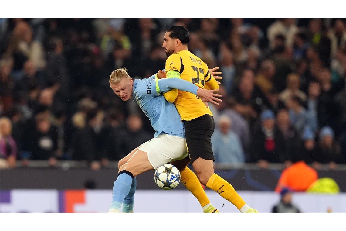 Emre Can (r) spielte erstmals nach langer Zwangspause wieder.