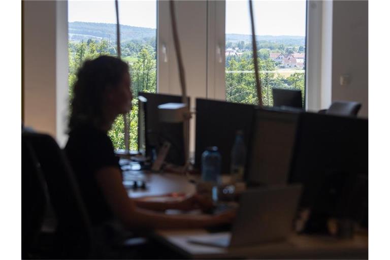„Encourageventures“ will junge Unternehmen in allen Wachstumsphasen begleiten und unterstützen, solange mindestens eine Frau zum Gründerteam gehört. (Illustration). Foto: Sebastian Gollnow/dpa